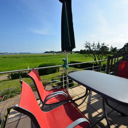 Ferienwohnung-sonnenkliff-in-gross-zicker-halbinsel-moenchgut *