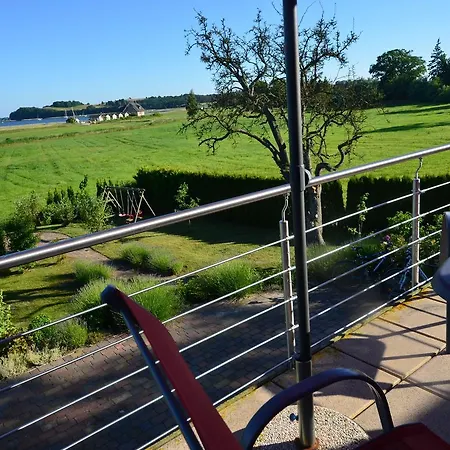 Ferienwohnung-sonnenkliff-in-gross-zicker-halbinsel-moenchgut 아파트