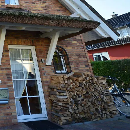 Ferienwohnung-sonnenkliff-in-gross-zicker-halbinsel-moenchgut *