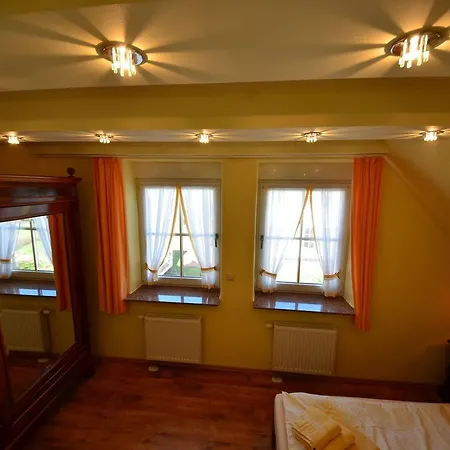 Ferienwohnung-sonnenkliff-in-gross-zicker-halbinsel-moenchgut 아파트