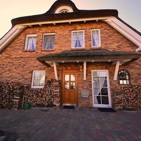 Ferienwohnung-sonnenkliff-in-gross-zicker-halbinsel-moenchgut 아파트