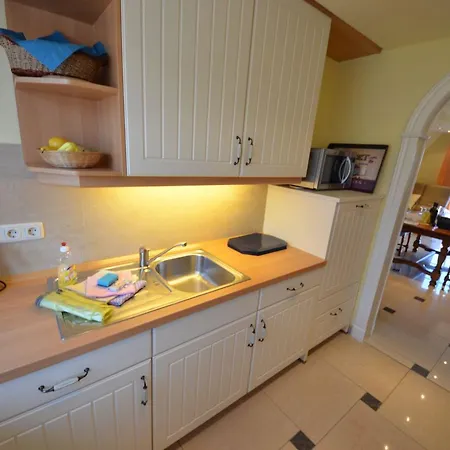 아파트 Ferienwohnung-sonnenkliff-in-gross-zicker-halbinsel-moenchgut *