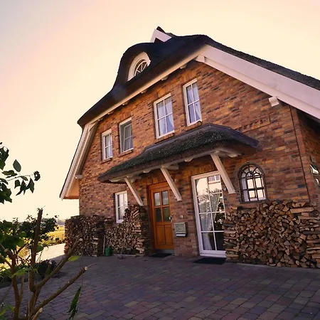 아파트 Ferienwohnung-sonnenkliff-in-gross-zicker-halbinsel-moenchgut *