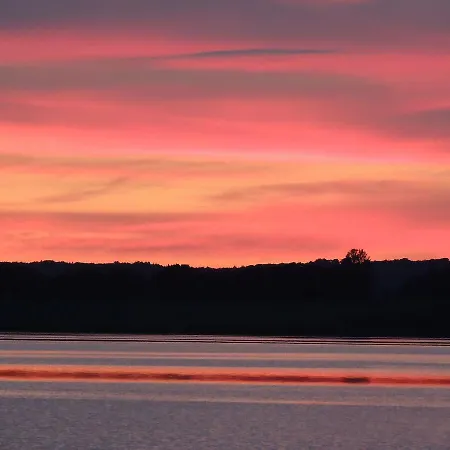 Ferienwohnung-sonnenkliff-in-gross-zicker-halbinsel-moenchgut 아파트 *