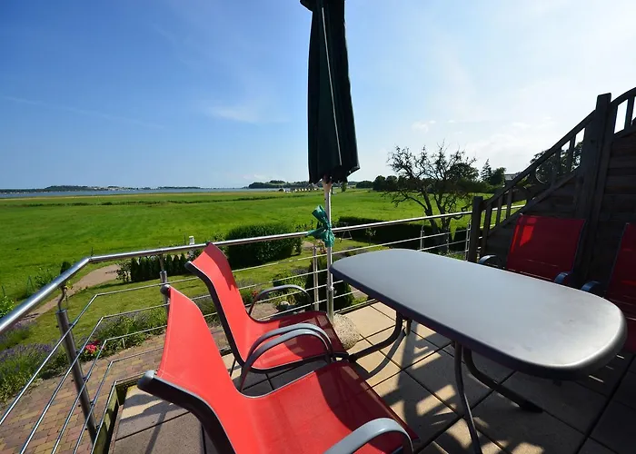 Ferienwohnung-sonnenkliff-in-gross-zicker-halbinsel-moenchgut *